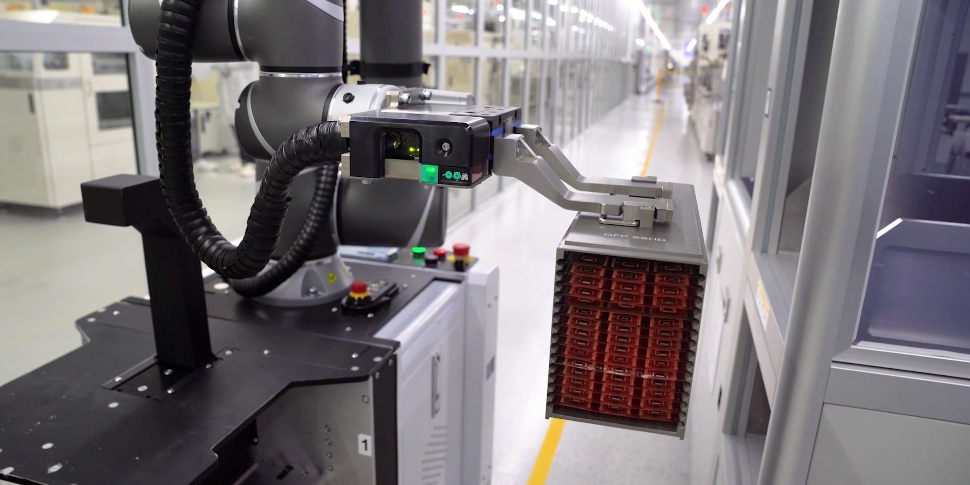 キルコップ工場の自動化ロボット