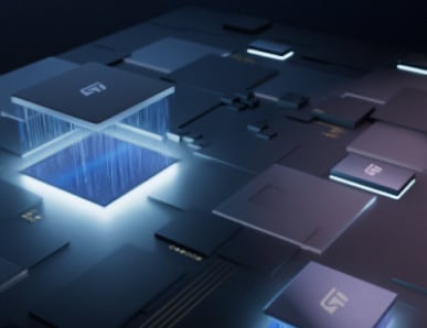 未来的なブルーの輝きを放つSTマイクロチップ