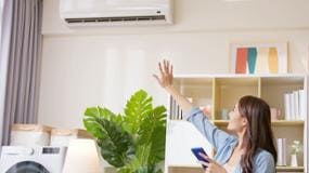 woman-air-conditioner